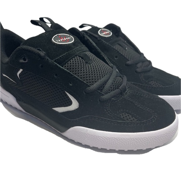 Es Quattro size 8.5 black and white brand new suede skateboarding shoes main image 8